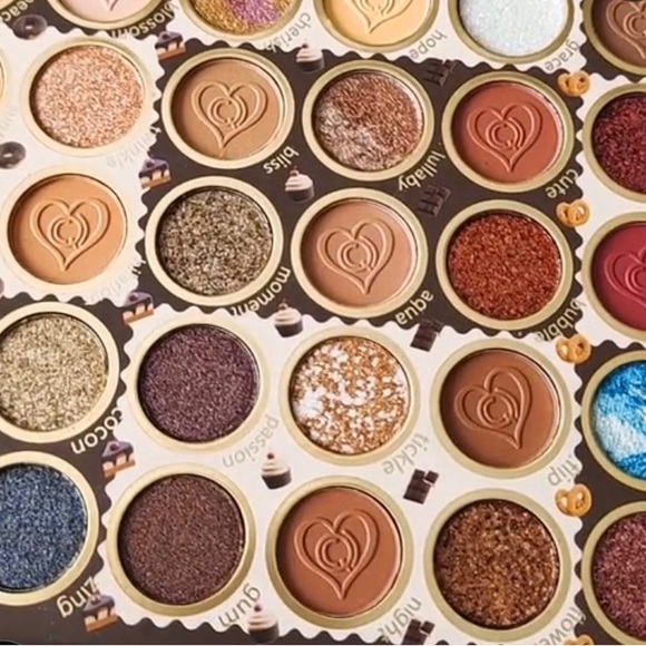 Chocolate Vault 42-Color Chocolate Eyeshadow Palette - Picture 7 of 13